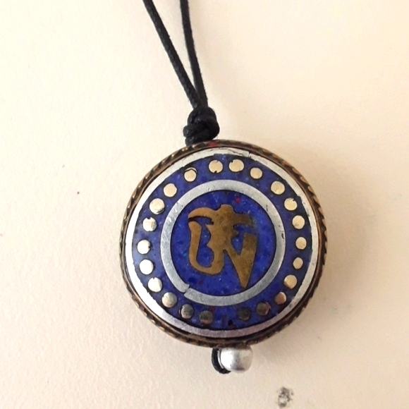 OM SYMBOL NECKLACE - Picture 2 of 8